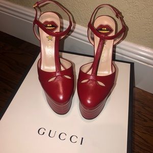 Gucci Malaga style in hibiscus red